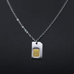 「Cyber Chic」SIMカードチタンスチールネックレス