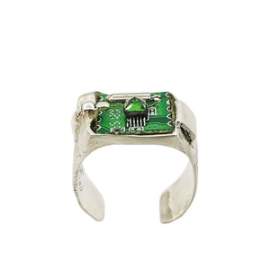 「Cyber Chic」エメラルドメカニカルリング