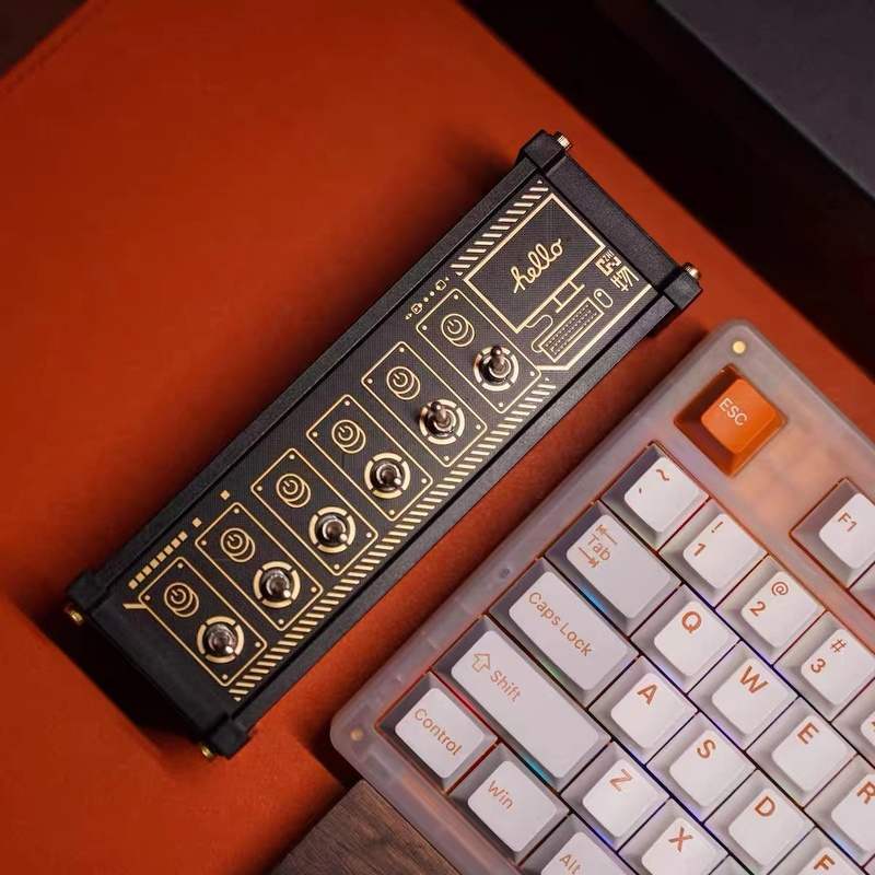6つのUSB-Aポートを備えた「サイバー」USBソケット