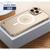 「Explorer」iPhone用割れないメタルケース - GOLD(MagSafe対応)
